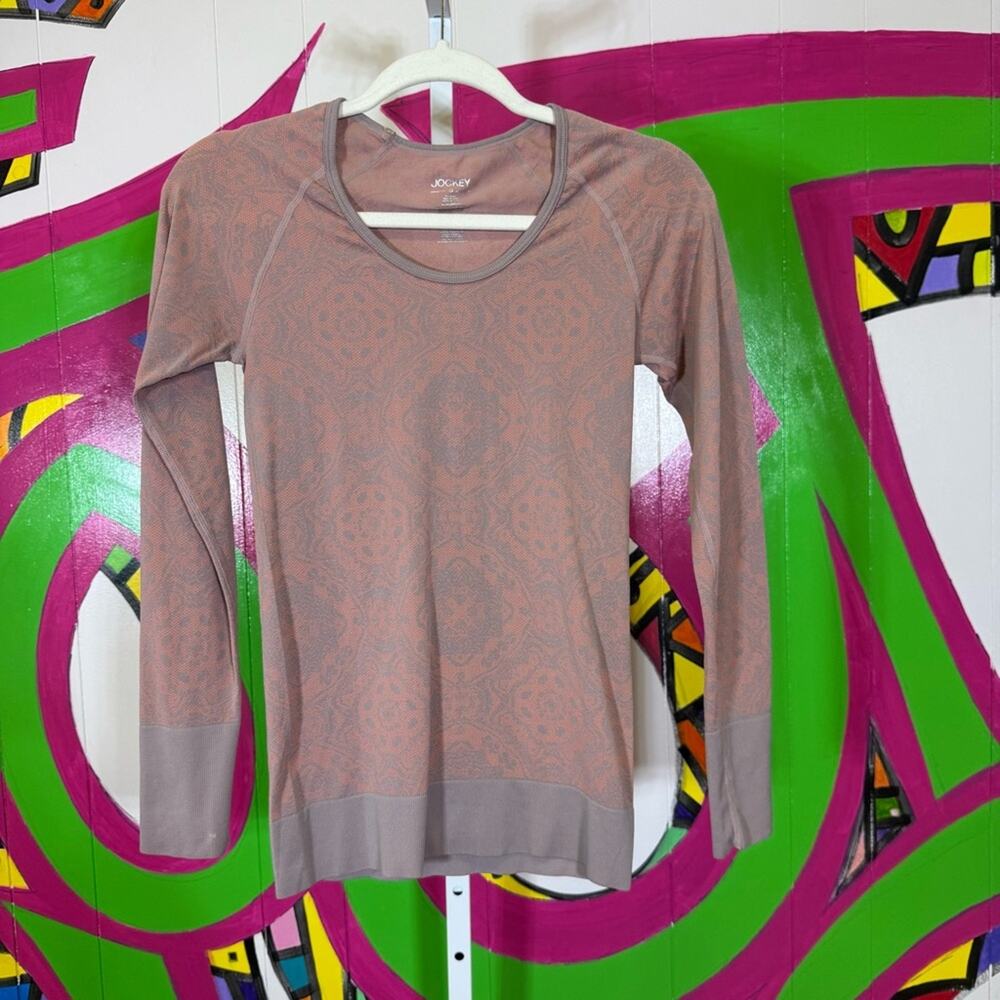 Jockey Cream and Pink Seamless Long Sleeve Shirt. Size Small. Excellent cond!
